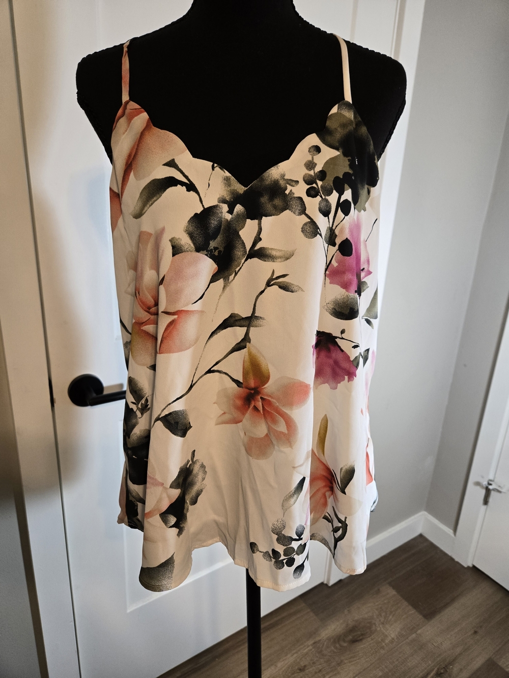 Nine Britton Scalloped Floral Cami Tank Top Size Large T-Back Adjustable